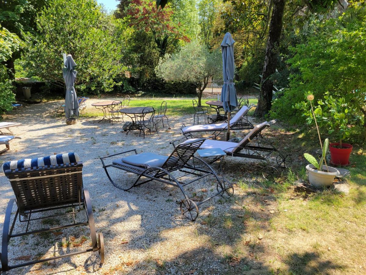 Hotel Le Temps Des Cerises à Genolhac Extérieur photo